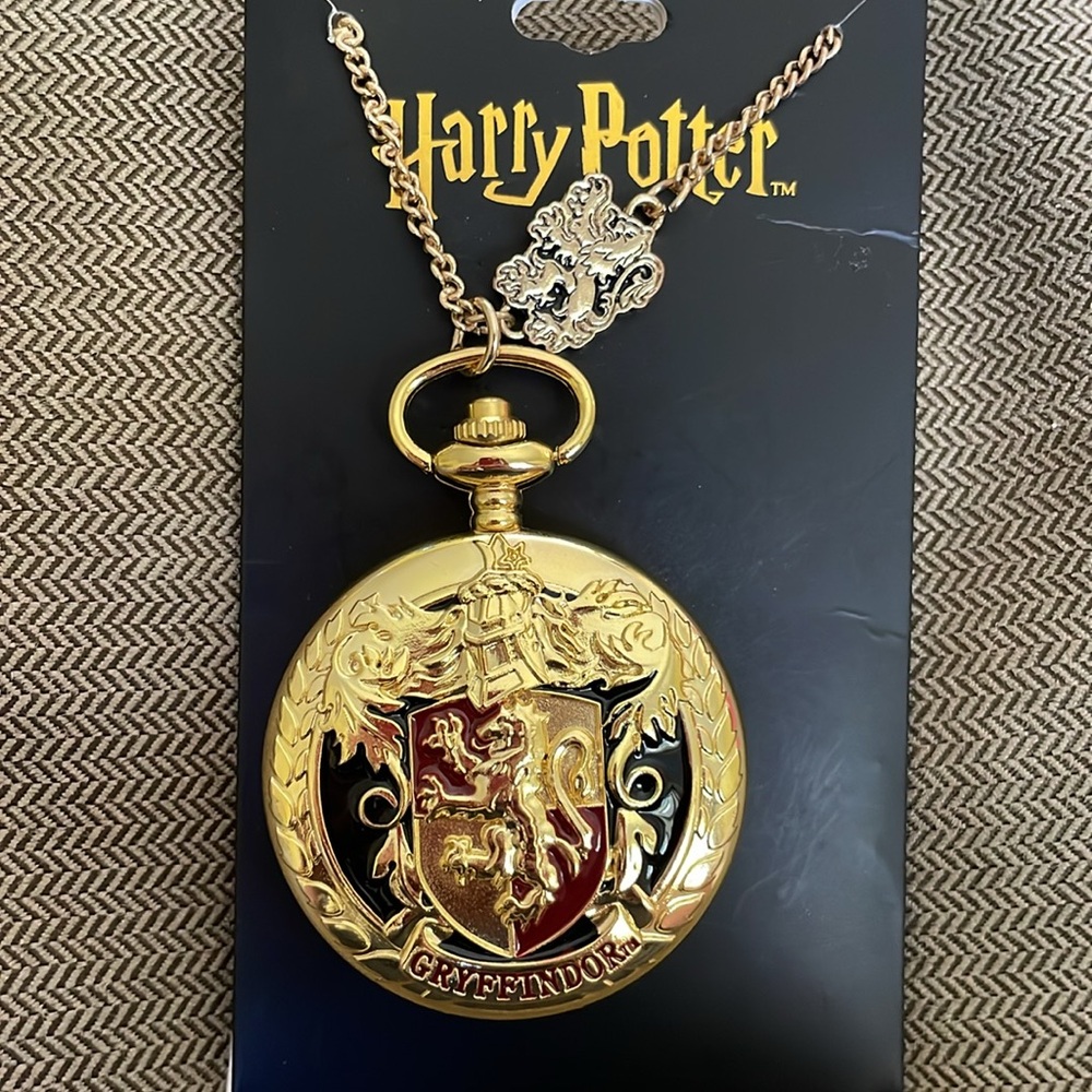 Bioworld Harry Potter Gryffindor pocket watch necklace